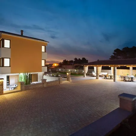 Malibu One Ferienhaus Vir